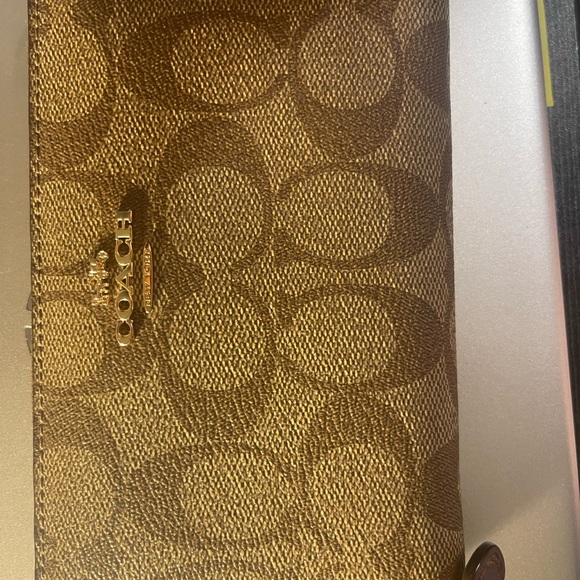 Coach zip wallet - Picture 1 of 4